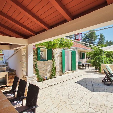 Holiday Home Liberan Vela Luka Luaran gambar