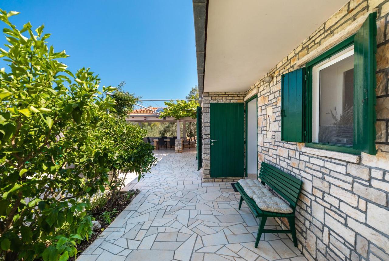 Holiday Home Liberan Vela Luka Luaran gambar